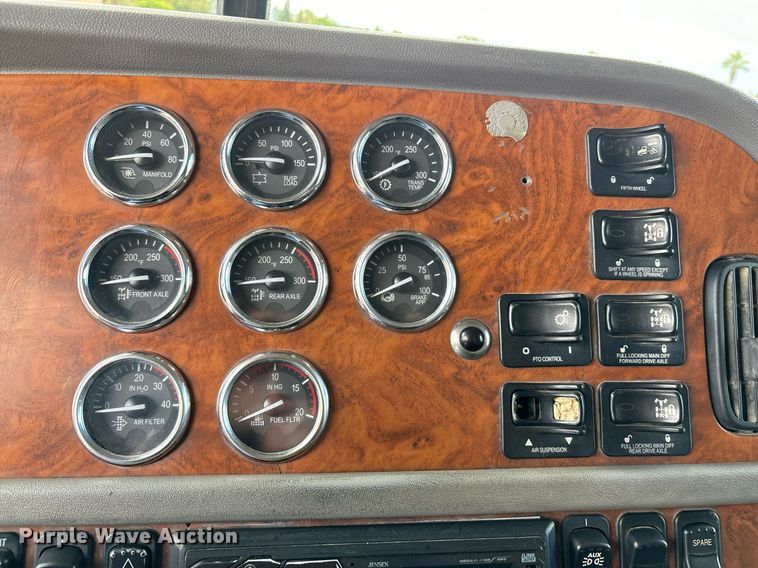 image for item DH8622 2008 Peterbilt 388 semi truck