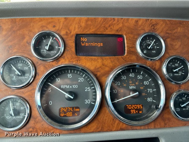 image for item DH8622 2008 Peterbilt 388 semi truck