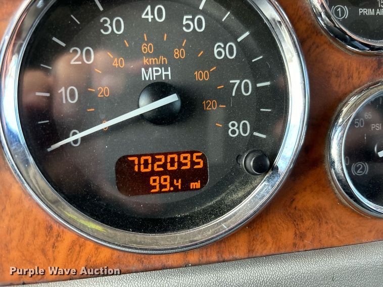 image for item DH8622 2008 Peterbilt 388 semi truck