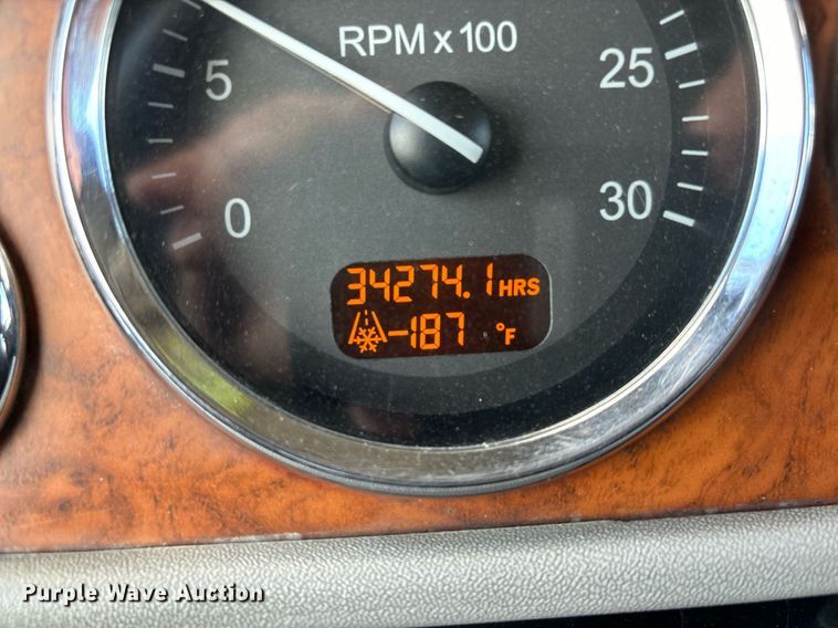 image for item DH8622 2008 Peterbilt 388 semi truck