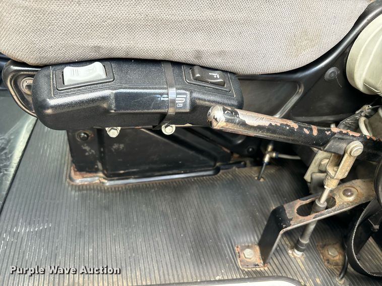 image for item DH8622 2008 Peterbilt 388 semi truck