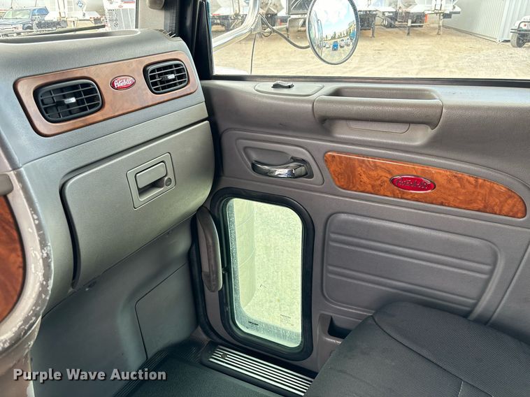 image for item DH8622 2008 Peterbilt 388 semi truck