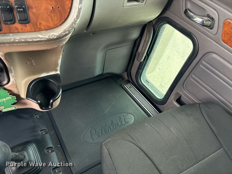 image for item DH8622 2008 Peterbilt 388 semi truck