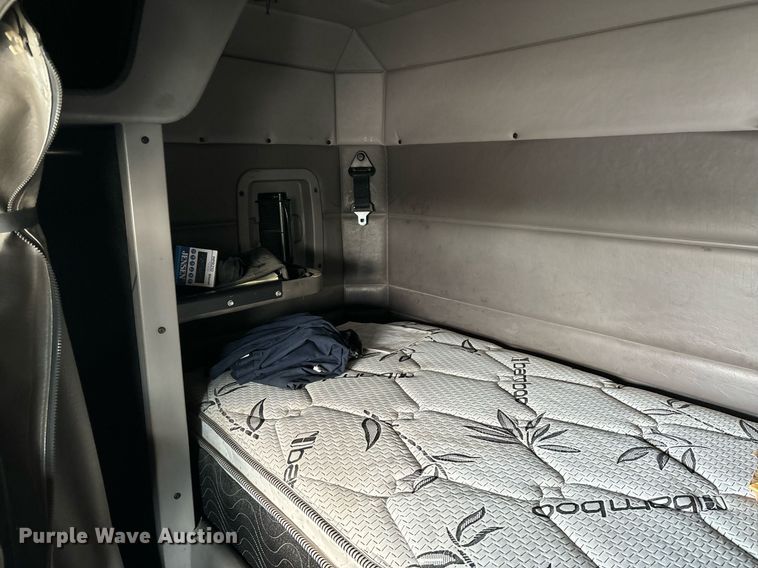 image for item DH8622 2008 Peterbilt 388 semi truck