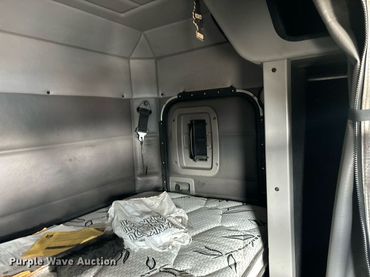 image for item DH8622 2008 Peterbilt 388 semi truck