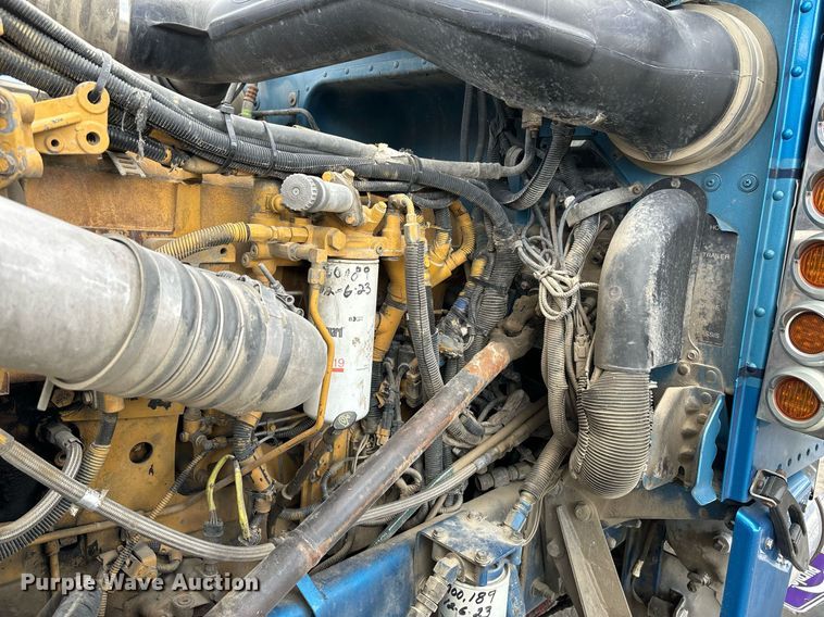 image for item DH8622 2008 Peterbilt 388 semi truck