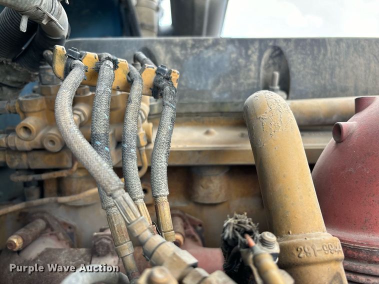 image for item DH8622 2008 Peterbilt 388 semi truck