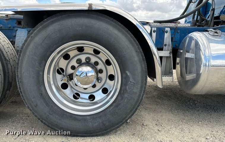 image for item DH8622 2008 Peterbilt 388 semi truck