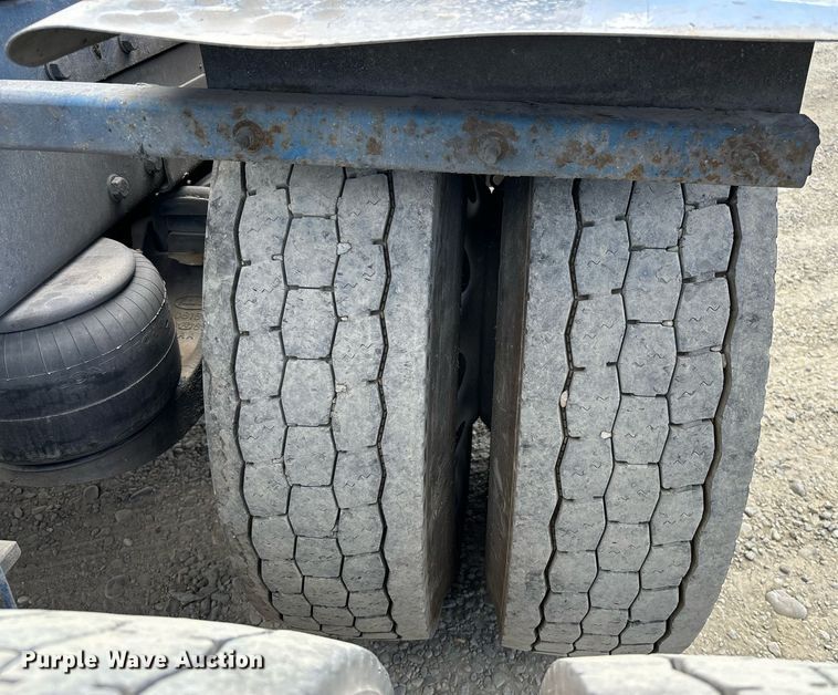 image for item DH8622 2008 Peterbilt 388 semi truck