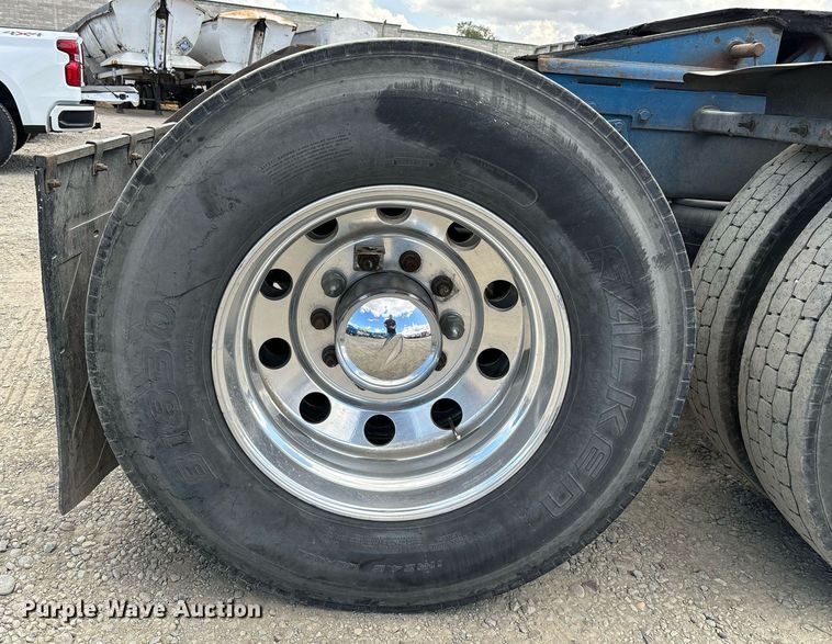 image for item DH8622 2008 Peterbilt 388 semi truck