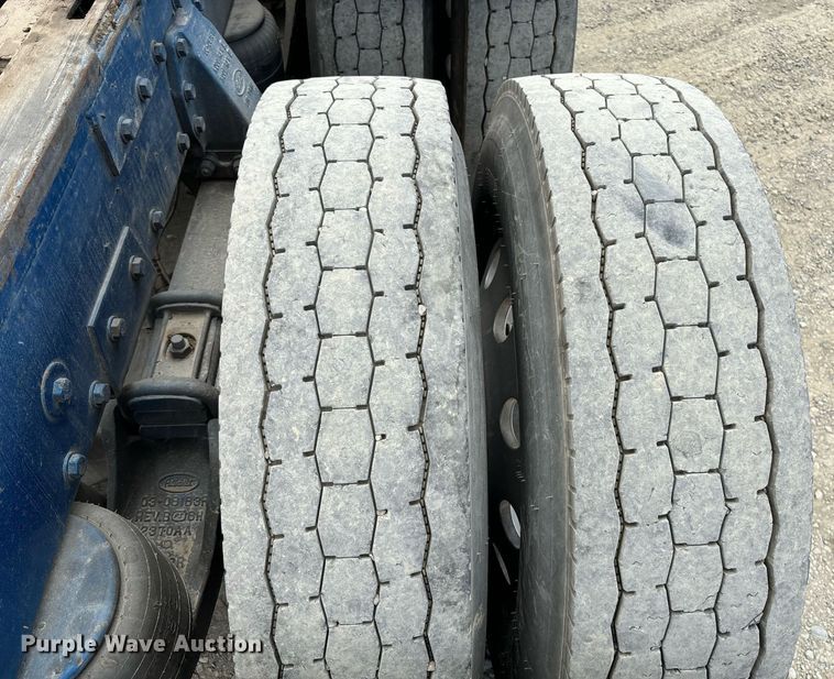 image for item DH8622 2008 Peterbilt 388 semi truck