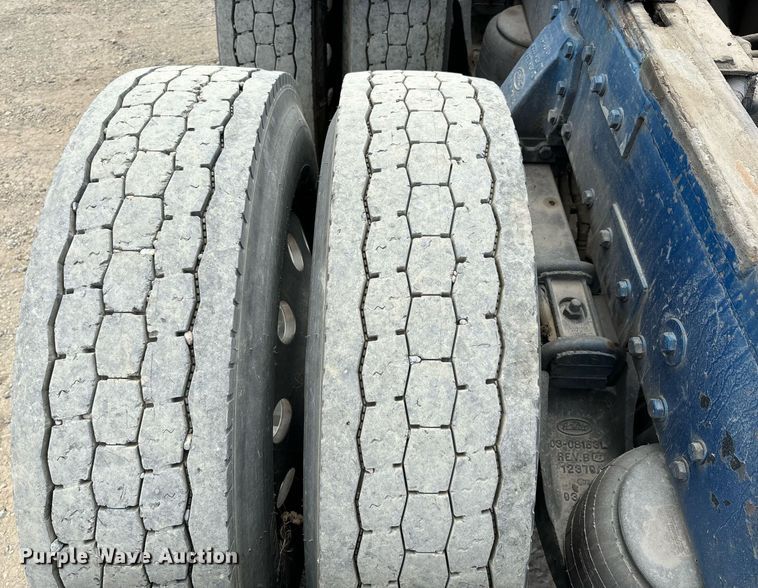 image for item DH8622 2008 Peterbilt 388 semi truck