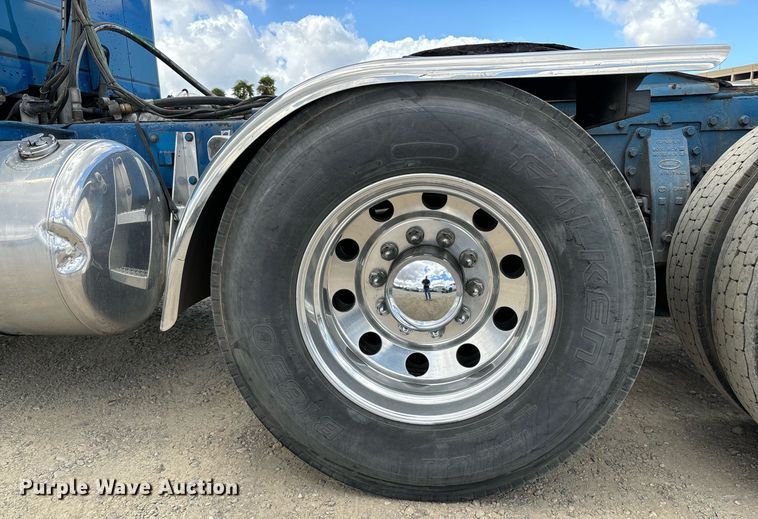 image for item DH8622 2008 Peterbilt 388 semi truck