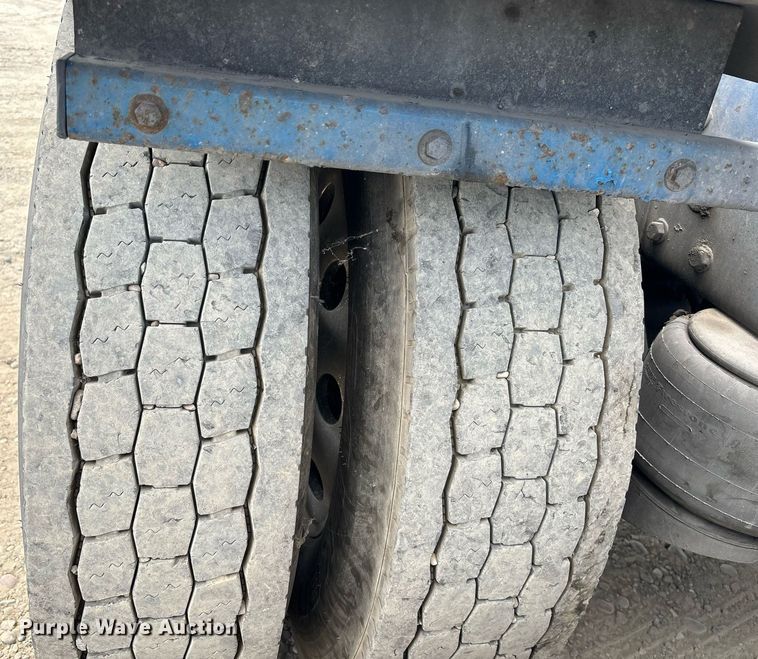 image for item DH8622 2008 Peterbilt 388 semi truck