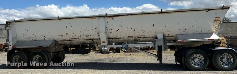 image for item DH8623 1999 American end dump trailer