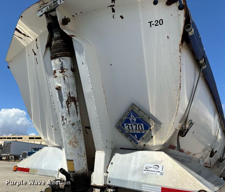 image for item DH8623 1999 American end dump trailer