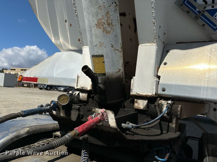 image for item DH8623 1999 American end dump trailer