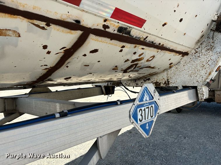 image for item DH8623 1999 American end dump trailer