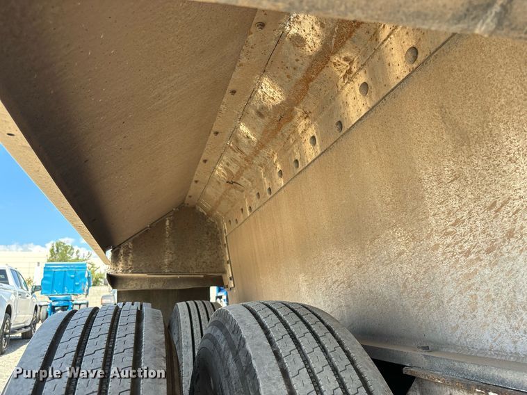 image for item DH8623 1999 American end dump trailer