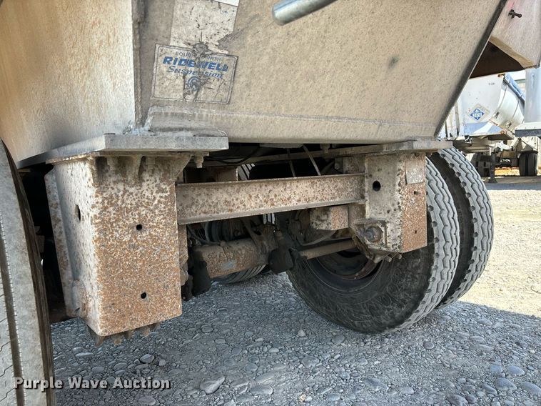 image for item DH8623 1999 American end dump trailer
