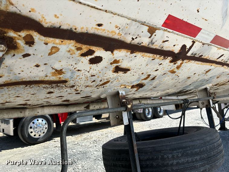 image for item DH8623 1999 American end dump trailer