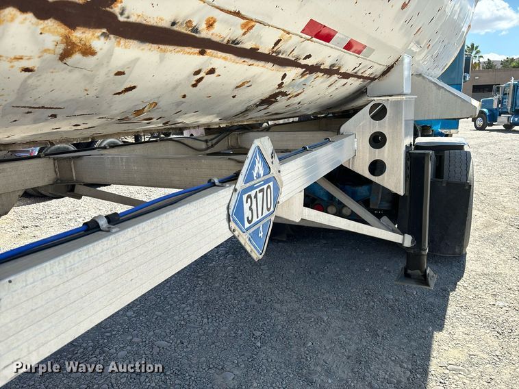 image for item DH8623 1999 American end dump trailer