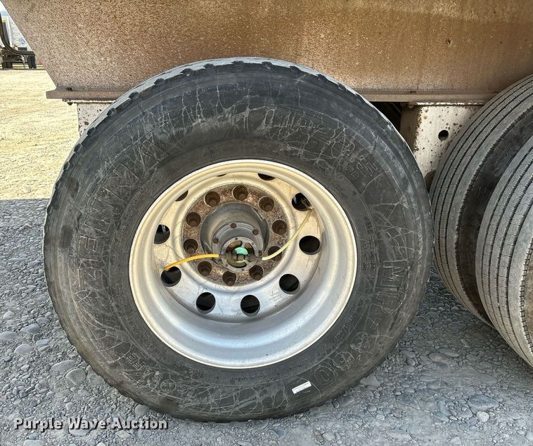 image for item DH8623 1999 American end dump trailer