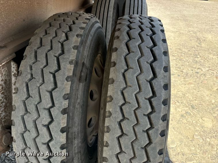 image for item DH8623 1999 American end dump trailer