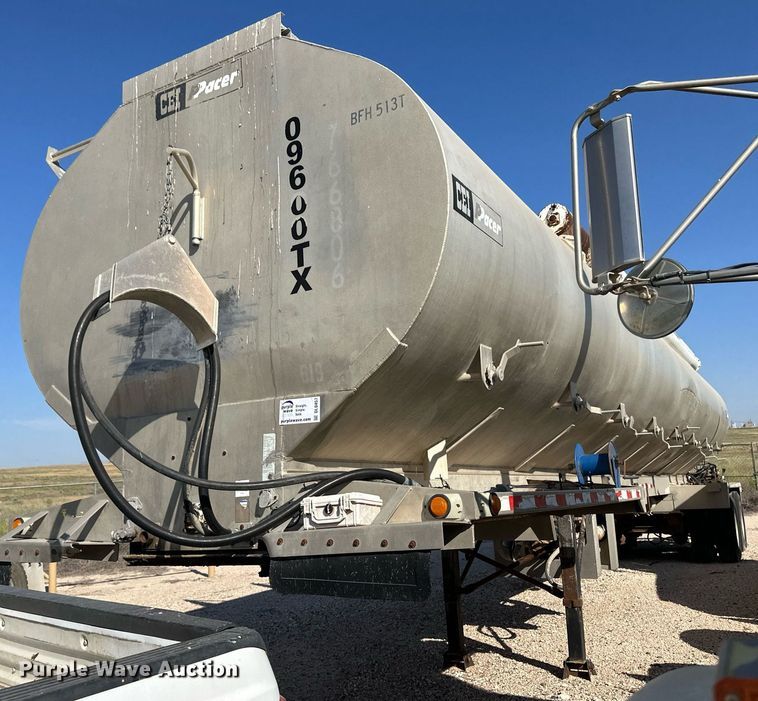 image for item DL0457 2009 CEI Pacer feed delivery trailer