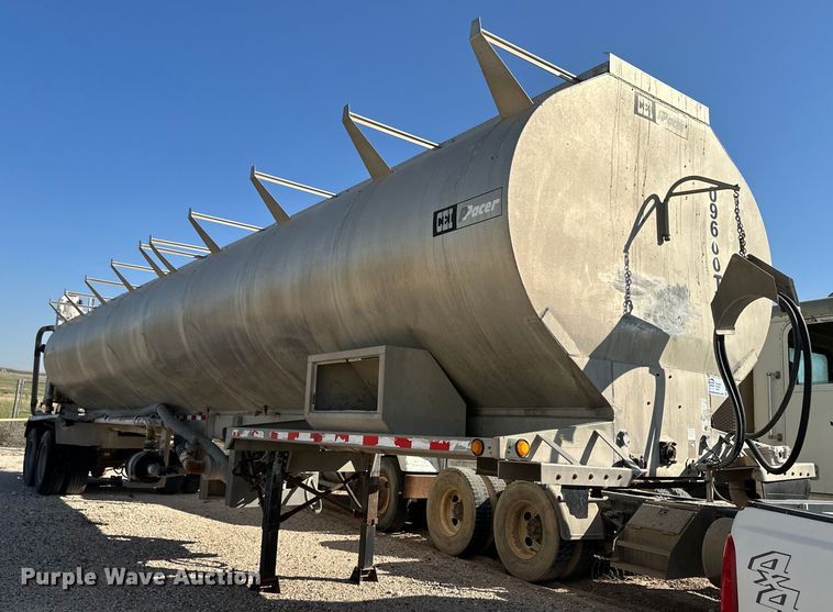 image for item DL0457 2009 CEI Pacer feed delivery trailer