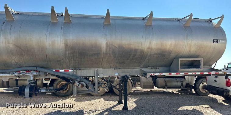 image for item DL0457 2009 CEI Pacer feed delivery trailer