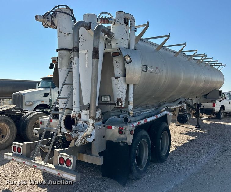 image for item DL0457 2009 CEI Pacer feed delivery trailer