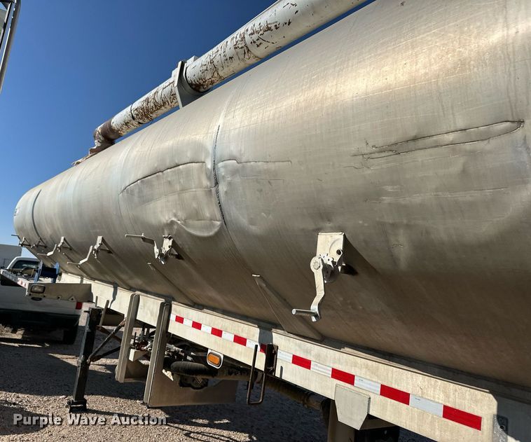 image for item DL0457 2009 CEI Pacer feed delivery trailer