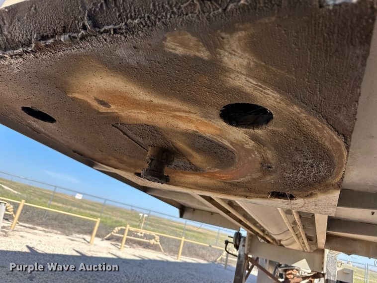 image for item DL0457 2009 CEI Pacer feed delivery trailer