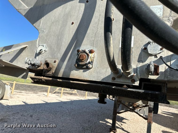 image for item DL0457 2009 CEI Pacer feed delivery trailer