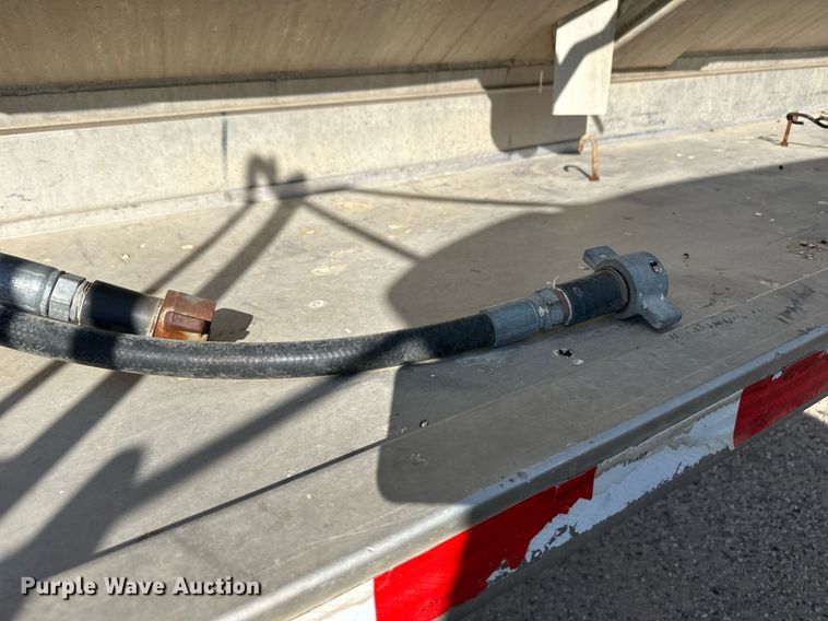 image for item DL0457 2009 CEI Pacer feed delivery trailer