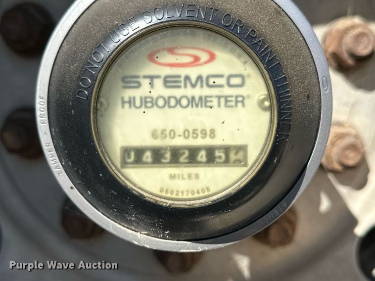 image for item DL0457 2009 CEI Pacer feed delivery trailer