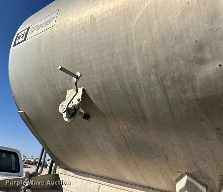 image for item DL0457 2009 CEI Pacer feed delivery trailer