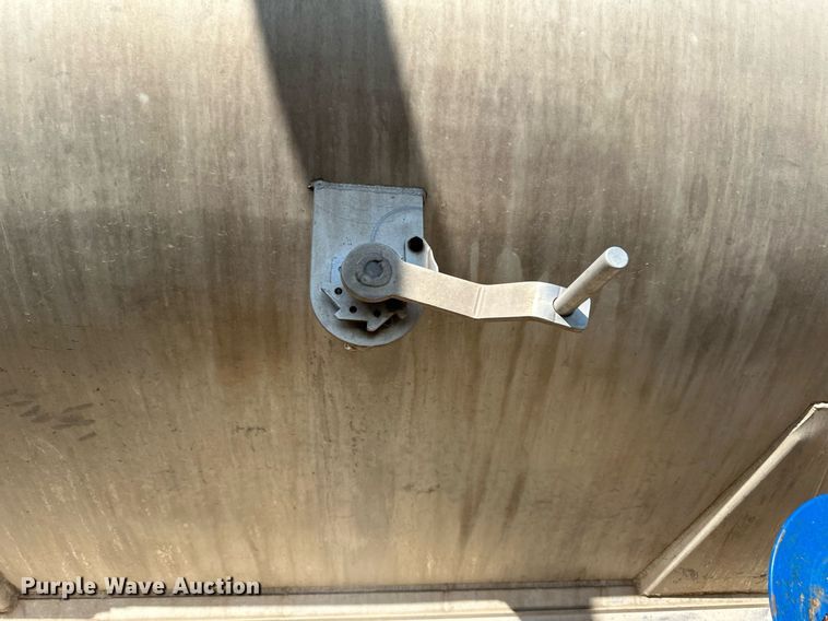 image for item DL0457 2009 CEI Pacer feed delivery trailer