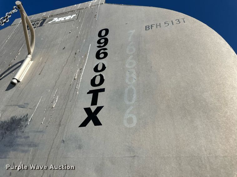 image for item DL0457 2009 CEI Pacer feed delivery trailer