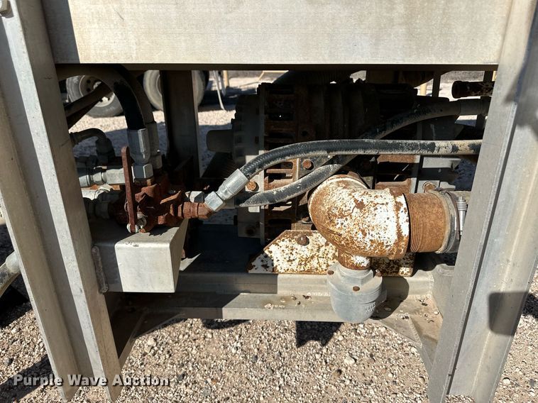 image for item DL0457 2009 CEI Pacer feed delivery trailer