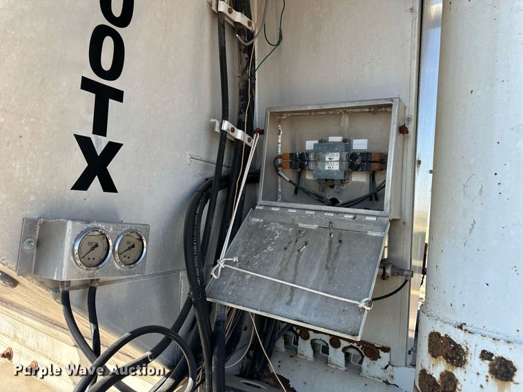 image for item DL0457 2009 CEI Pacer feed delivery trailer