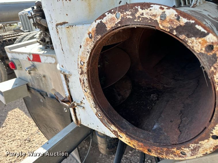 image for item DL0457 2009 CEI Pacer feed delivery trailer