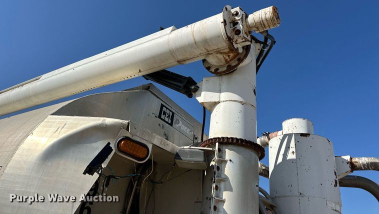 image for item DL0457 2009 CEI Pacer feed delivery trailer