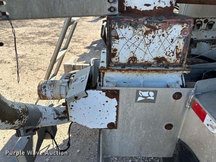 image for item DL0457 2009 CEI Pacer feed delivery trailer