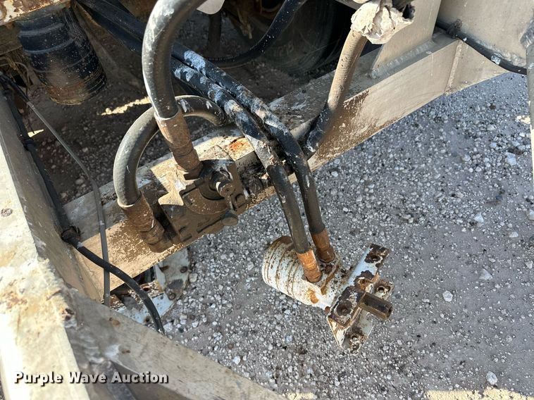 image for item DL0457 2009 CEI Pacer feed delivery trailer