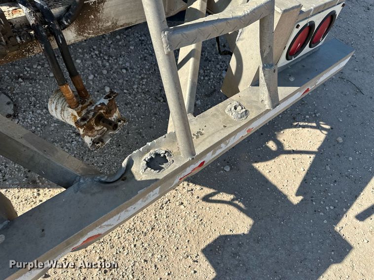 image for item DL0457 2009 CEI Pacer feed delivery trailer