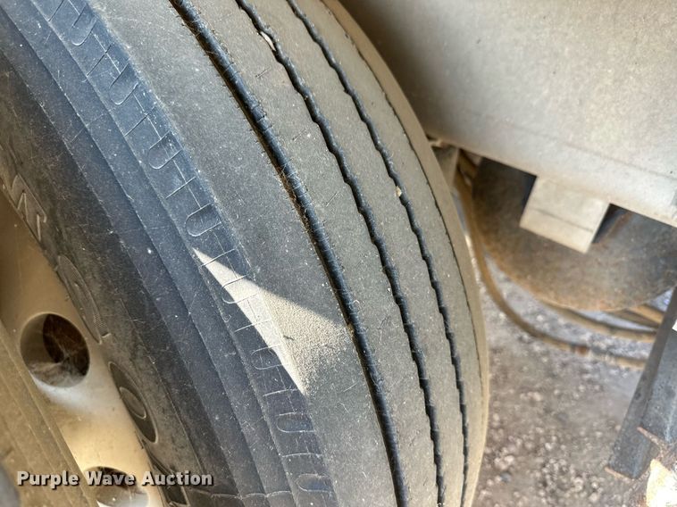 image for item DL0457 2009 CEI Pacer feed delivery trailer