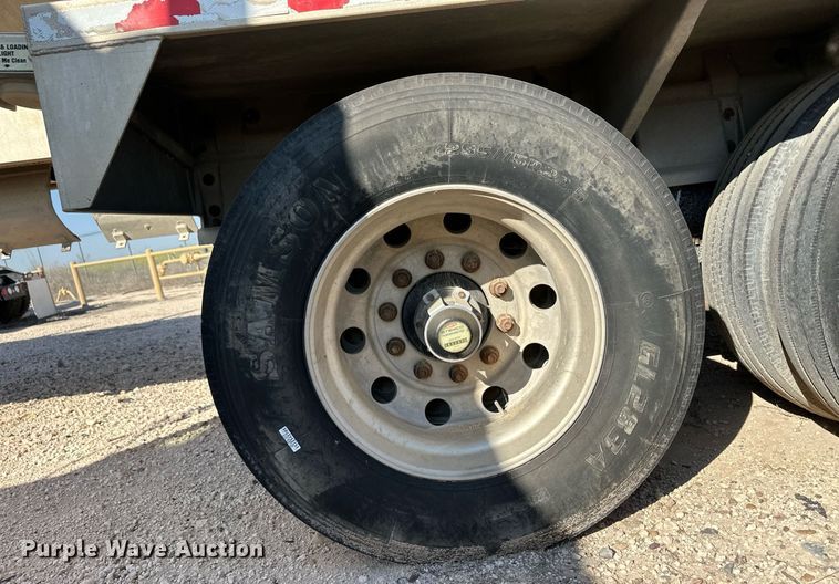 image for item DL0457 2009 CEI Pacer feed delivery trailer