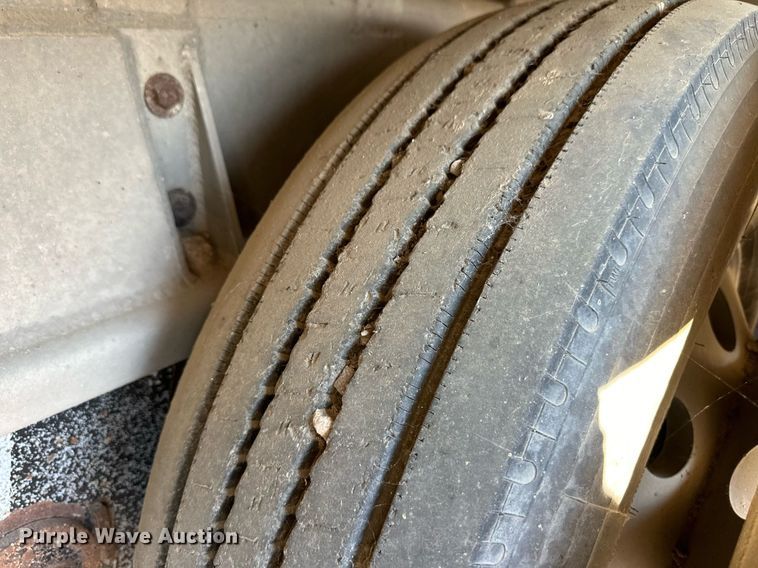 image for item DL0457 2009 CEI Pacer feed delivery trailer